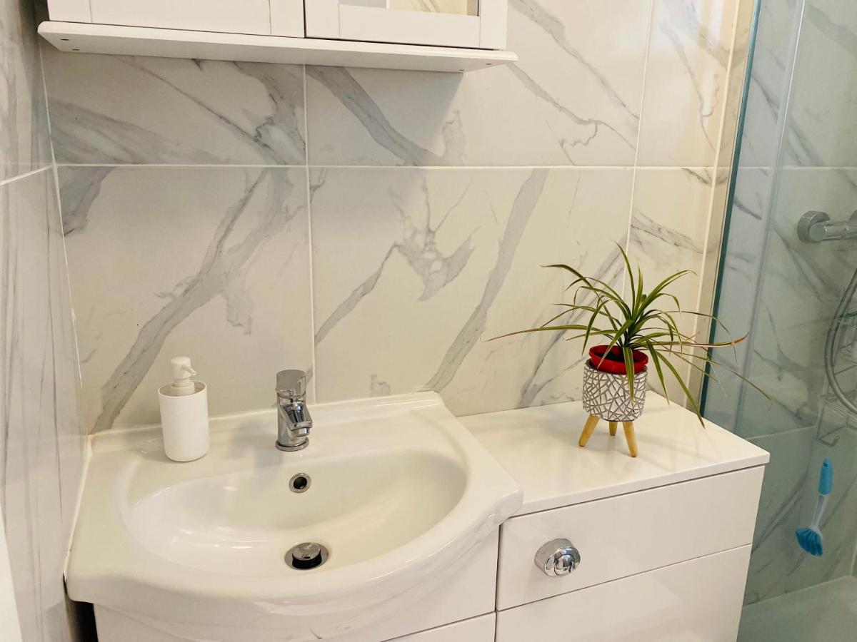 1 Studio Room Near Central Лондон Экстерьер фото