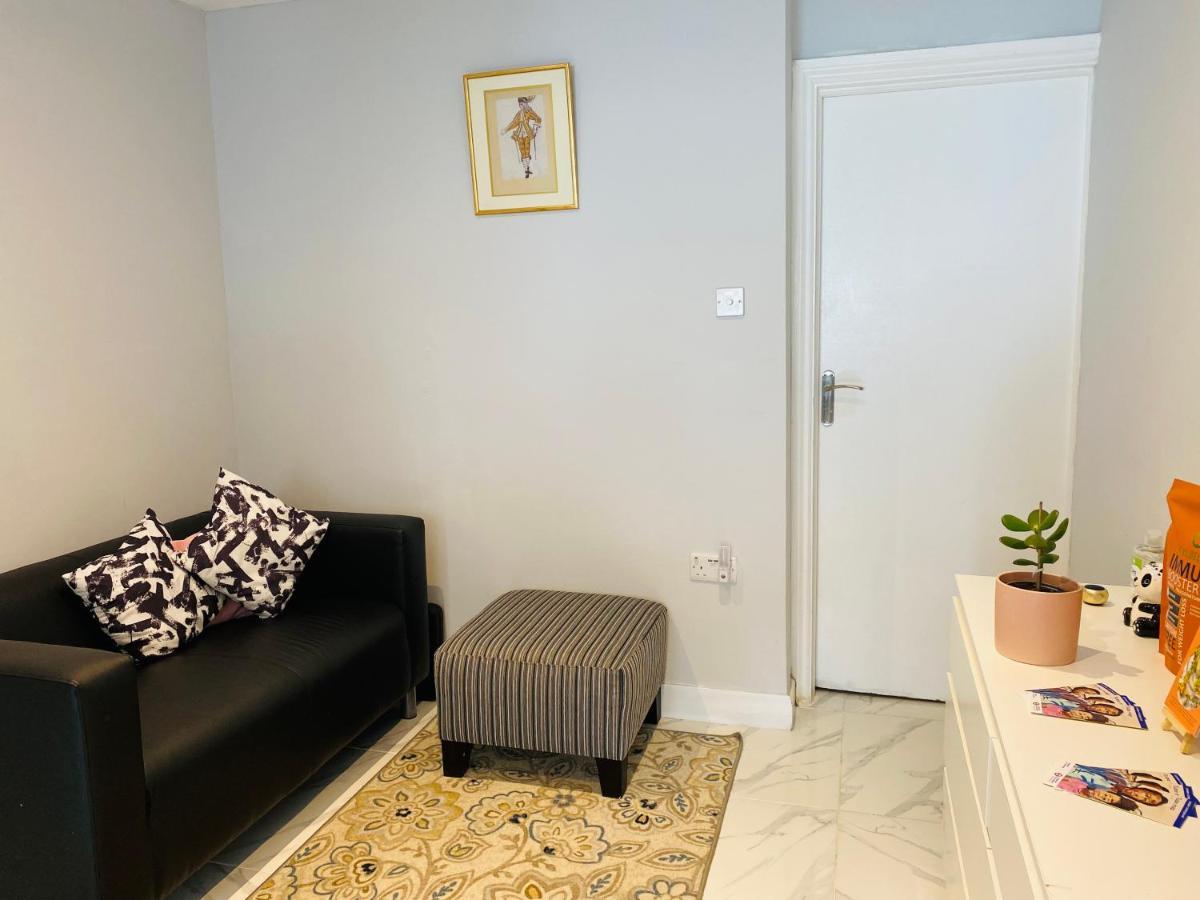 1 Studio Room Near Central Лондон Экстерьер фото