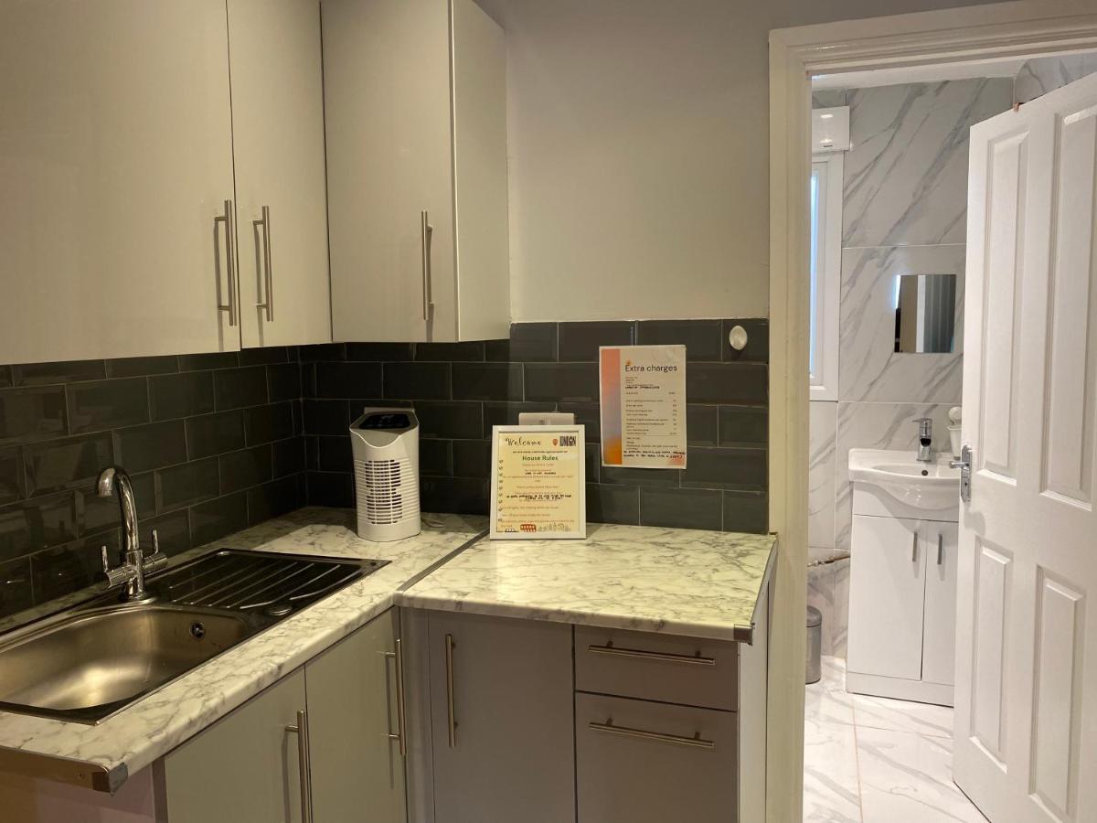 1 Studio Room Near Central Лондон Экстерьер фото